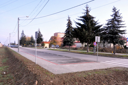11 Parking ul Szpitalna Dabrowa Tarnowska 2012 4 Ogólnodostępny parking przy ulicy Szpitalnej 