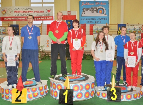 1 Halowe Mistrzostwa Polski Seniorow Zywiec 2013 62 MLKS Dąbrovia Dąbrowa Tarnowska z workiem złotych i srebrnych medali Halowych Mistrzostw Polski Seniorów w Łucznictwie