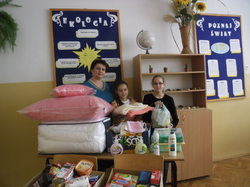 SAM 4109 Trzeba chcieć   uczniowie z Nieczajny Górnej pomogają niepełnosprawnej