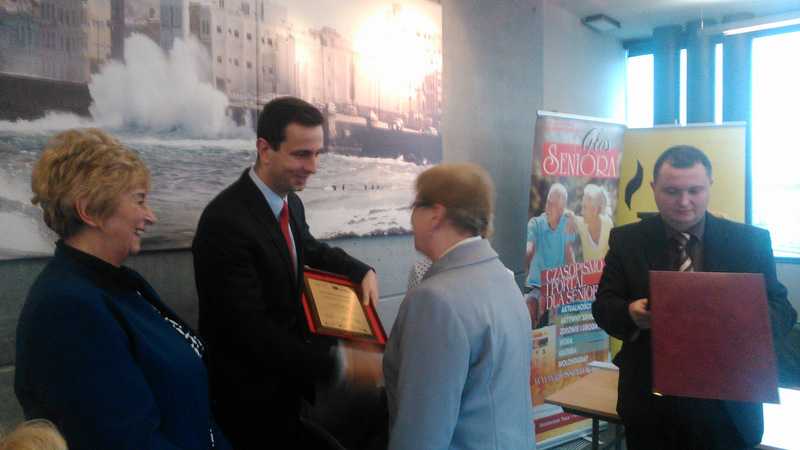 1 KosiniakUTW Wręczenie Brązowego Certyfikatu dla Uniwersytetu Trzeciego Wieku  przy DDK 