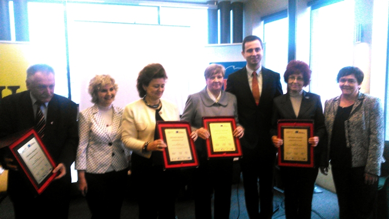 UTWphotoKosiniak Wręczenie Brązowego Certyfikatu dla Uniwersytetu Trzeciego Wieku  przy DDK 