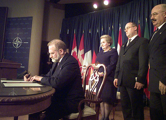 %name 18 lat Polski w NATO