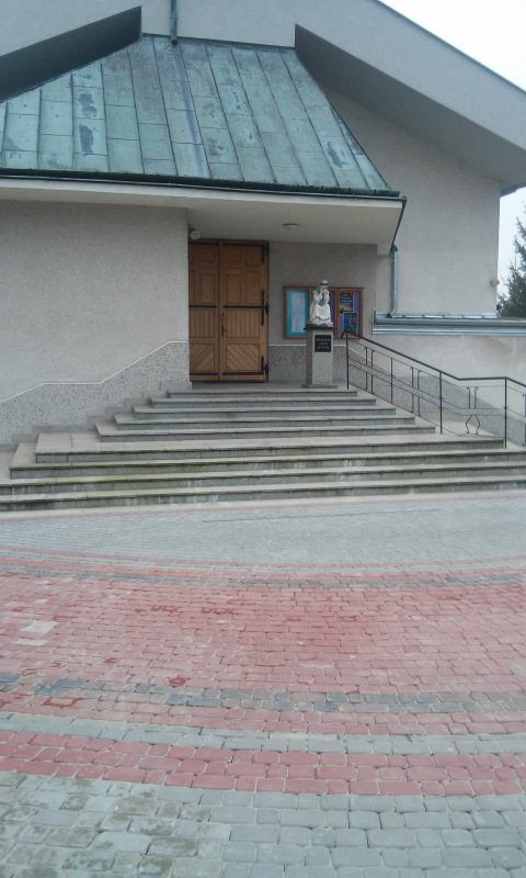 1 AlejkiLipiny12 Kaplica w Lipinach z nowymi alejkami