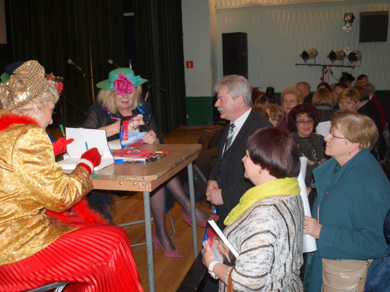 1 OldSpiceGirls2 Komplet widzów na „Old Spice Girls” w Dąbrowskim Domu Kultury