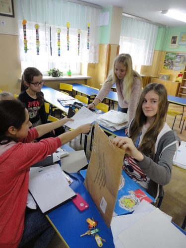 Konkurs Ogolnopolski PSP nr 2 2 Pocztówka dla Mikołaja Kopernika   ogólnopolski konkurs plastyczny w dąbrowskiej Dwójce