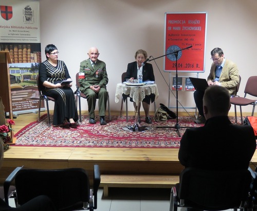 IMG 72712 Relacja z promocji książki dr Marii Żuchowskiej w Miejskiej Bibliotece Publicznej