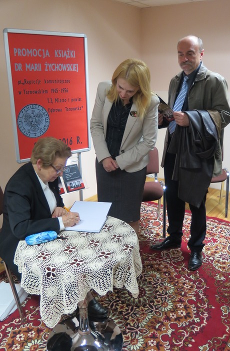 IMG 7394 Relacja z promocji książki dr Marii Żuchowskiej w Miejskiej Bibliotece Publicznej
