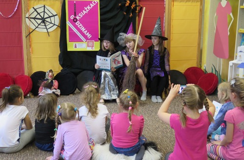 IMG 7997 Zlot młodych czarownic w dąbrowskiej bibliotece