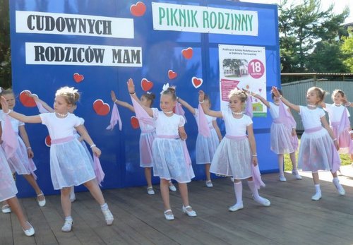 Piknik Jedynka dzieci II Piknik Rodzinny w Publicznej Szkole Podstawowej Nr 1
