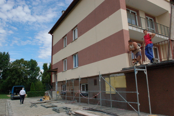 DSC 5873 Remont elewacji Publicznej Szkoły Podstawowej w Laskówce Chorąskiej
