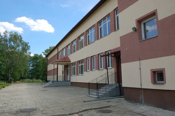 DSC 5875 Remont elewacji Publicznej Szkoły Podstawowej w Laskówce Chorąskiej