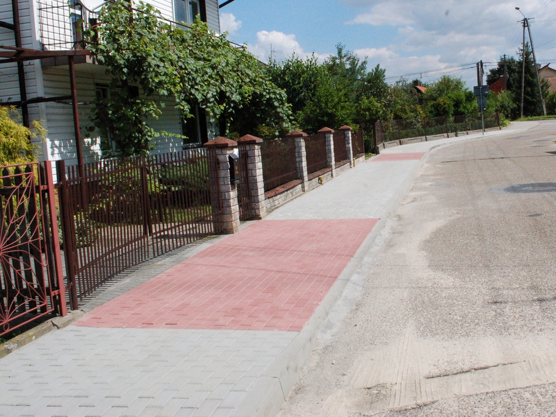 DSC 5933 Nowy chodnik po prawej stronie ul. Emilii Plater