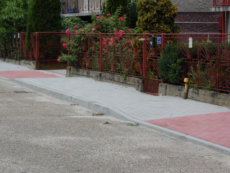 DSC 5969 Nowy chodnik po prawej stronie ul. Emilii Plater