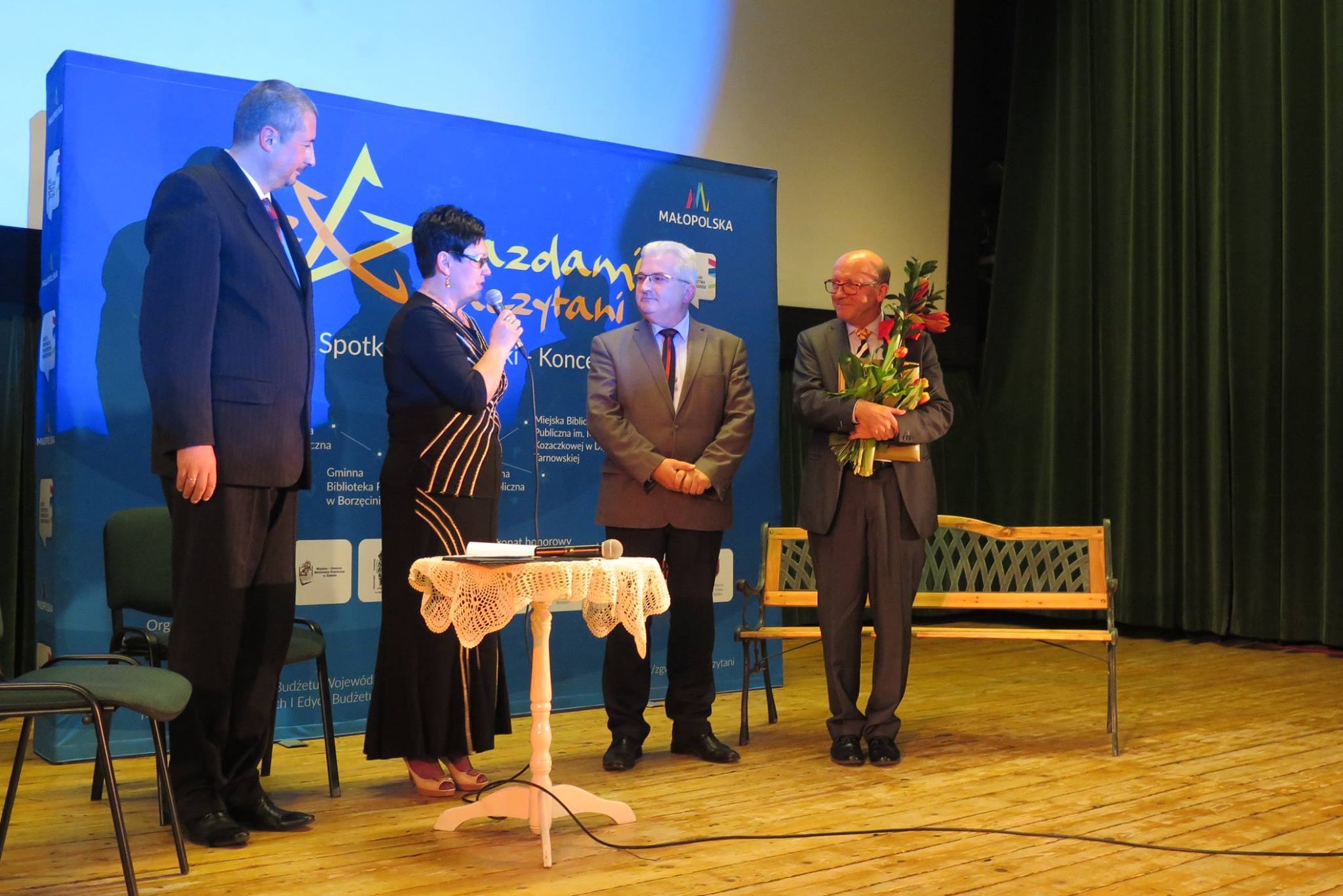 Barcis 03 Na ławeczce z Arturem Barcisiem