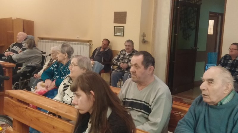 photo9 Występy uczniów dąbrowskiej „Jedynki” w Hospicjum i dla Ośrodka Samopomocy w Oleśnicy