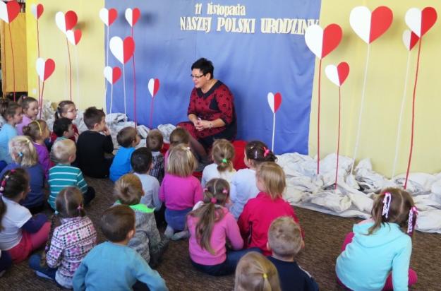 urodziny Polski Biało czerwony poranek w Miejskiej Bibliotece Publicznej