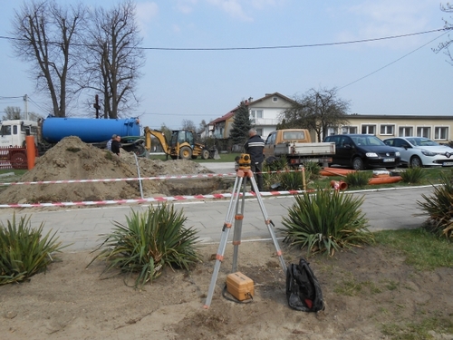 w7 Trwają prace przy budowie sieci kanalizacji w Smęgorzowie