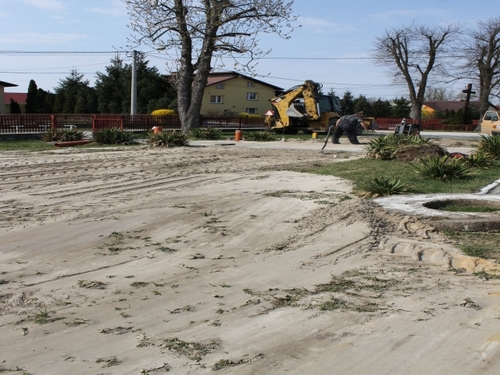 w8 Trwają prace przy budowie sieci kanalizacji w Smęgorzowie