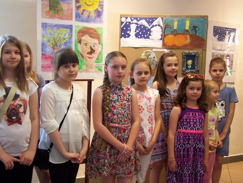 100 6427 Wystawa prac uczestników koła plastycznego w Dąbrowskim Domu Kultury