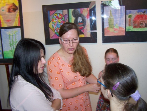 100 6432 Wystawa prac uczestników koła plastycznego w Dąbrowskim Domu Kultury