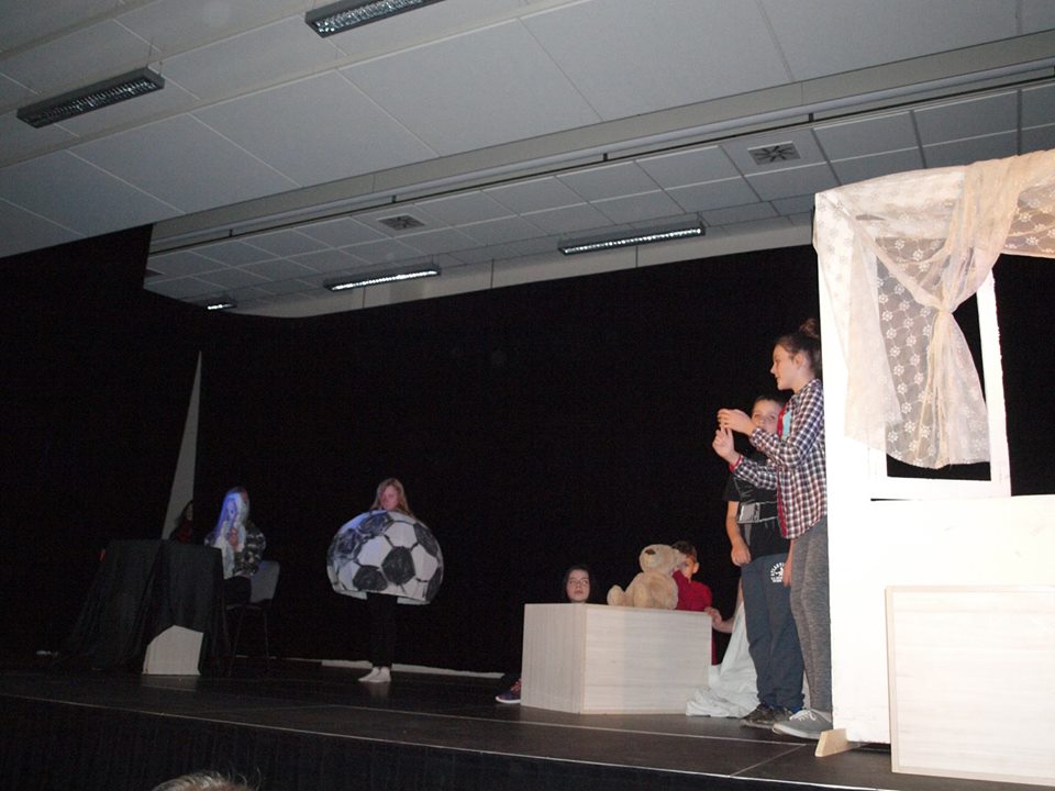 18446817 1999758296923559 8656350503316238786 n Dwa sukcesy zespołów teatralnych z DDK na Teatralnych Lustrach w Brzesku