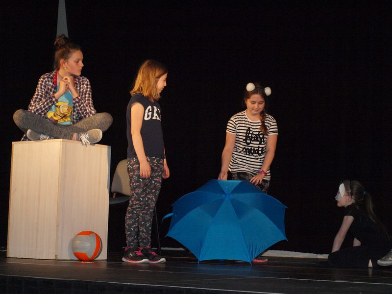 DDK03 Dwa sukcesy zespołów teatralnych z DDK na Teatralnych Lustrach w Brzesku