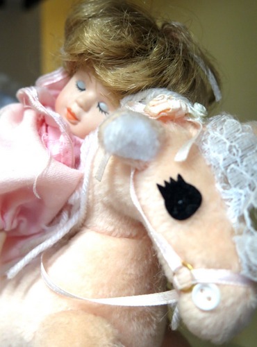 IMG 0462 Wystawa porcelanowych lalek w Miejskiej Bibliotece Publicznej w Dąbrowie Tarnowskiej