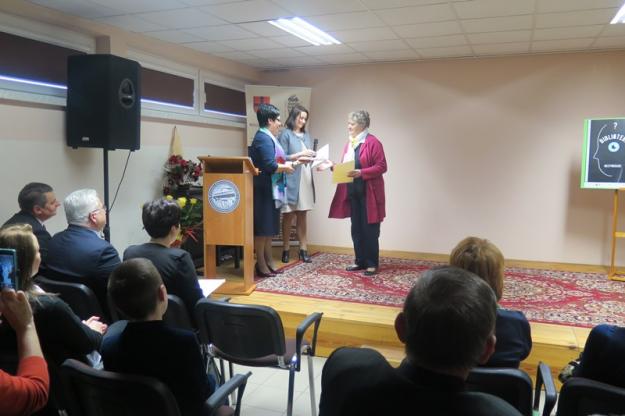 IMG 9510 Obchody „Tygodnia Bibliotek” i Dnia Bibliotekarza w Miejskiej Bibliotece Publicznej im. Marii Kozaczkowej w Dąbrowie Tarnowskiej z Izabelą Trojanowską i Dariuszem Rekoszem