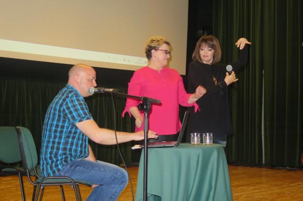 IMG 9621 Obchody „Tygodnia Bibliotek” i Dnia Bibliotekarza w Miejskiej Bibliotece Publicznej im. Marii Kozaczkowej w Dąbrowie Tarnowskiej z Izabelą Trojanowską i Dariuszem Rekoszem