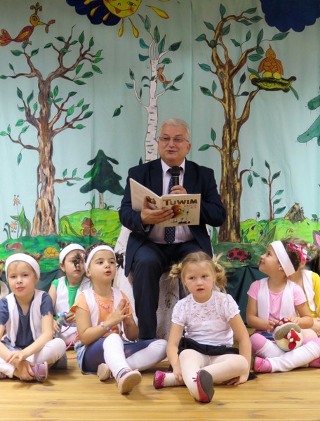 IMG 0942 Finałowy Poranek z bajką w dąbrowskiej bibliotece