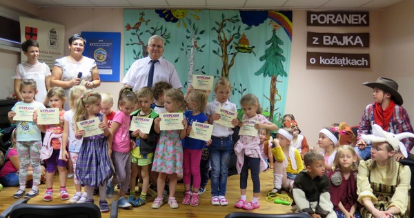 IMG 0960 Finałowy Poranek z bajką w dąbrowskiej bibliotece