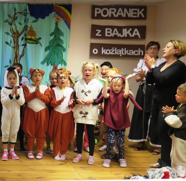 IMG 1012 001 Finałowy Poranek z bajką w dąbrowskiej bibliotece