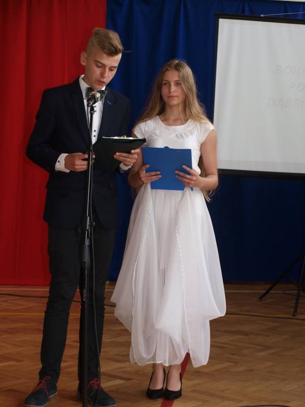 PG2 uczniowie Święto szkoły w Publicznym Gimnazjum Nr 2