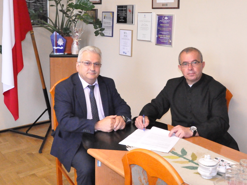 DSC 0935 Dotacja dla Parafii NMP Szkaplerznej na remont schodów w zabytkowym kościele pw. Wszystkich Świętych