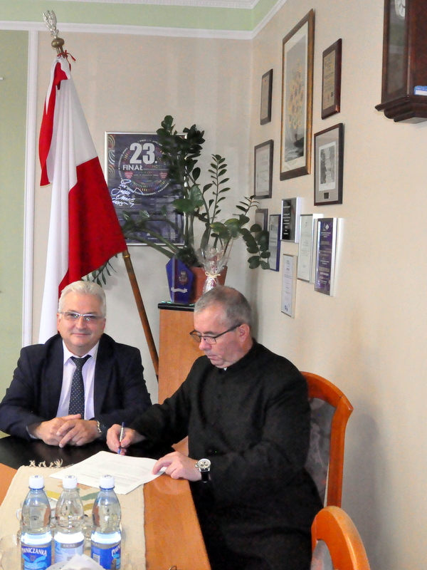 DSC 0940 Dotacja dla Parafii NMP Szkaplerznej na remont schodów w zabytkowym kościele pw. Wszystkich Świętych