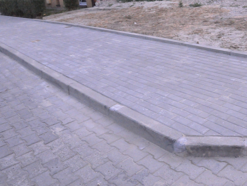 DSC 0946 Nowa nawierzchnia chodnika przed blokiem nr 5 na osiedlu Westerplatte