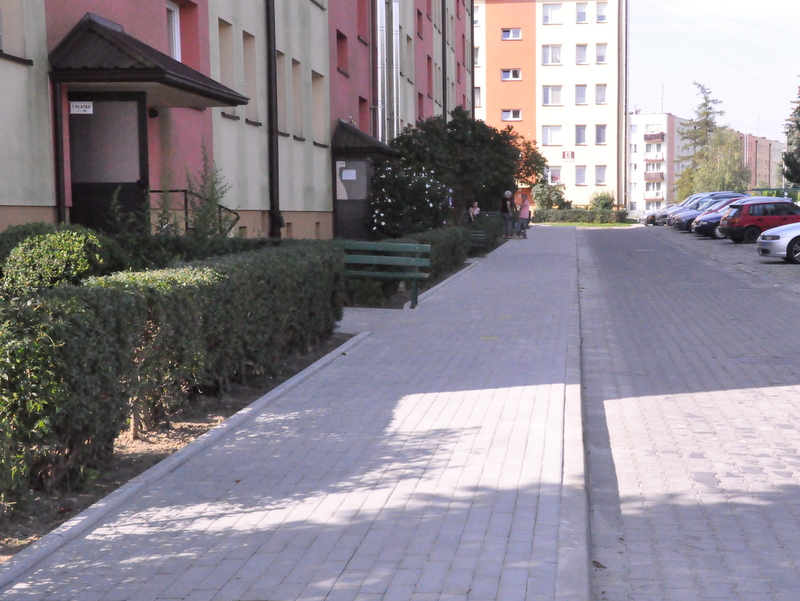 DSC 0958 Nowa nawierzchnia chodnika przed blokiem nr 5 na osiedlu Westerplatte