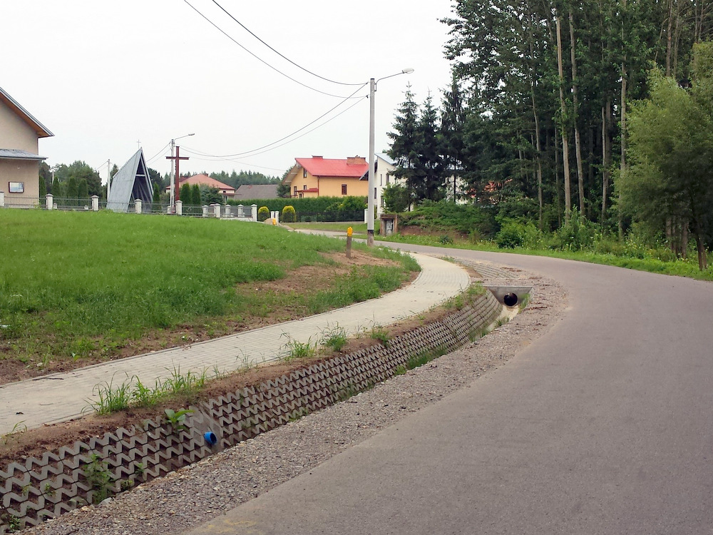 Informacja Burmistrza Dąbrowy Tarnowskiej o działaniach inwestycyjnych w sołectwie Brnik w latach 2015 2017 Chodnik Brnik 2015 3 Informacja Burmistrza Dąbrowy Tarnowskiej o działaniach inwestycyjnych w sołectwie Brnik w latach 2015 2017