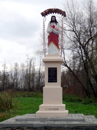 DSC03430 Renowacja kamiennej figury Serca Pana Jezusa w Brniku