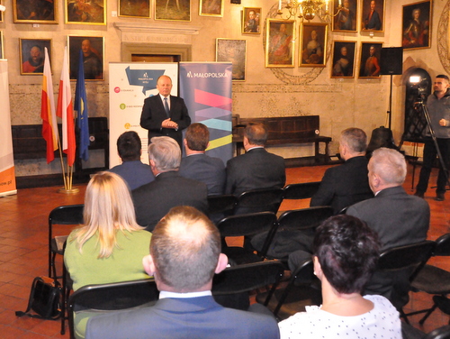 Wręczenie umów na realizację projektów z zakresu wychowania przedszkolnego DSC 0048 Wręczenie umów na realizację projektów z zakresu wychowania przedszkolnego