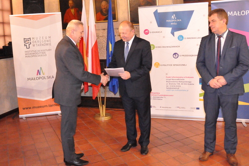 Wręczenie umów na realizację projektów z zakresu wychowania przedszkolnego DSC 0052 Wręczenie umów na realizację projektów z zakresu wychowania przedszkolnego