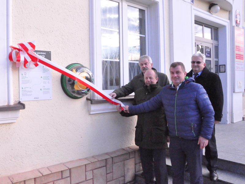 DSC 0386 Uroczyste oddanie do użytku defibrylatorów AED dla gmin powiatu dąbrowskiego