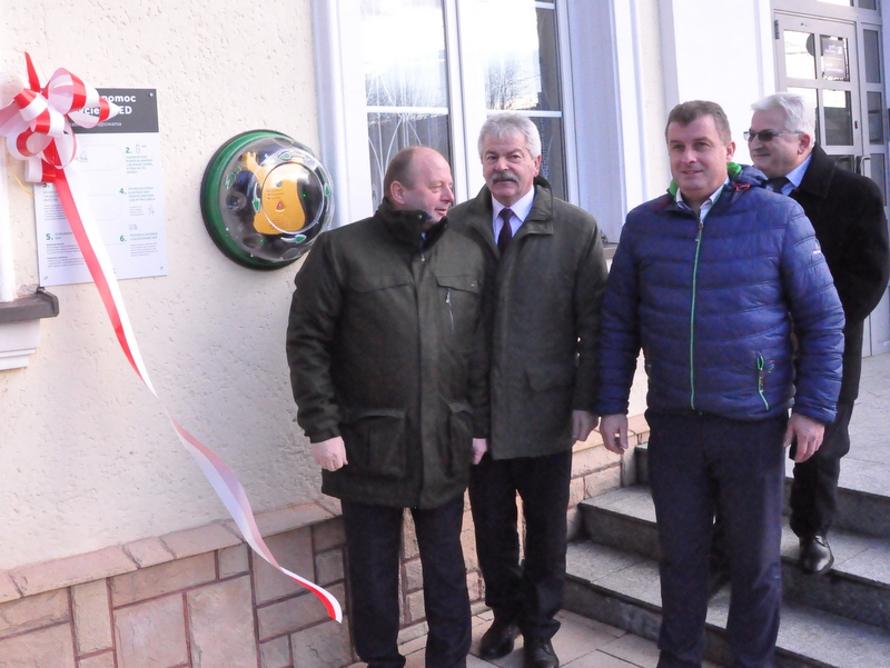 DSC 0403 Uroczyste oddanie do użytku defibrylatorów AED dla gmin powiatu dąbrowskiego