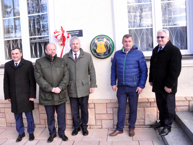DSC 0405 Uroczyste oddanie do użytku defibrylatorów AED dla gmin powiatu dąbrowskiego
