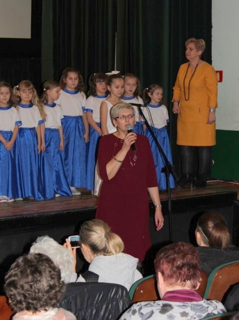 IMG 0006 Uroczyste świętowanie Dnia Babci i Dziadka przez Publiczne Przedszkole Nr 2