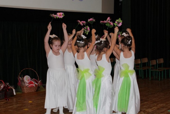 IMG 0033 Uroczyste świętowanie Dnia Babci i Dziadka przez Publiczne Przedszkole Nr 2