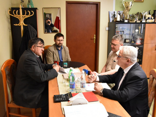 DSC 0550 Podpisanie nowej umowy na Zagospodarowanie i odbiór odpadów komunalnych z terenu gminy Dąbrowa Tarnowska