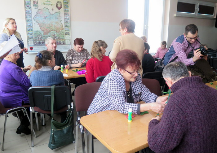 IMG 6477 Wizyta podopiecznych Środowiskowego Domu Samopomocy w Oleśnicy w Miejskiej Bibliotece Publicznej