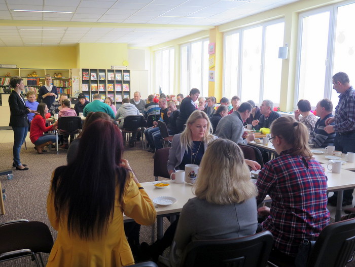 IMG 6486 Wizyta podopiecznych Środowiskowego Domu Samopomocy w Oleśnicy w Miejskiej Bibliotece Publicznej