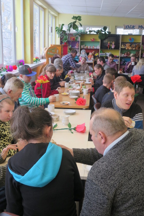 IMG 6488 Wizyta podopiecznych Środowiskowego Domu Samopomocy w Oleśnicy w Miejskiej Bibliotece Publicznej